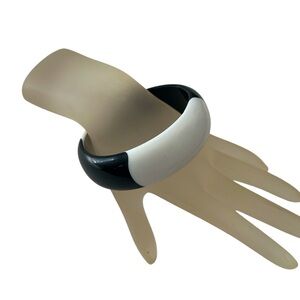 Black And White Lucite Plastic Bracelet Bangle Vintage Preowned